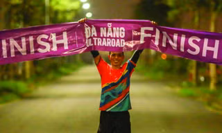 Tấm lòng của chàng trai chạy 100km nhanh nhất Việt Nam 
