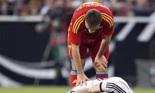 Chấn thương đã cướp cơ hội dự World Cup của Reus (áo trắng) vào phút cuối.