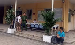 Công an Bình Thuận lấy lời khai những người có liên quan vụ việc. Ảnh: Thái Hà