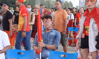 CĐV Việt Nam háo hức vào sân theo dõi trận đấu. Ảnh: Nguyễn Dũng.