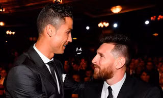 Messi thừa nhận Ronaldo xứng đáng là 'Cầu thủ hay nhất thế giới' 