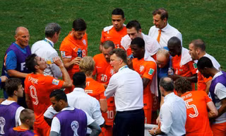 HLV Van Gaal bất ngờ ‘dìm hàng’ Hà Lan trước đại chiến
