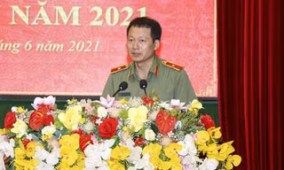 Thăng hàm Thiếu tướng cho Giám đốc Công an tỉnh Đồng Nai Vũ Hồng Văn. Ảnh: CAĐN