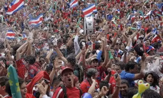 CĐV Costa Rica phát cuồng với chiến thắng lịch sử