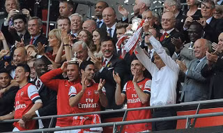 Arsenal giải 'cơn khát' 9 năm 