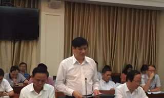 Đại diện các cơ quan công bố báo cáo về môi trường biển và việc khai thác, sử dụng hải sản tại vùng biển Hà Tĩnh, Quảng Bình, Quảng Trị và Thừa Thiên Huế.