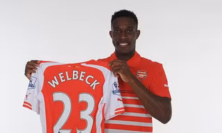 Vừa ra mắt Arsenal, Welbeck đã dính chấn thương.