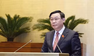 Chủ tịch Quốc hội Vương Đình Huệ phát biểu tại phiên bế mạc kỳ họp. Ảnh: TTXVN