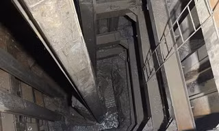 Vì sao phải lùi thời gian đưa thi thể bé Hạo Nam lên mặt đất?