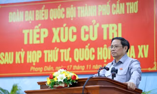 Thủ tướng trả lời cử tri về trách nhiệm liên quan đến thiếu hụt xăng dầu