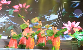 Trang trọng khai mạc Lễ hội Làng Sen 2022