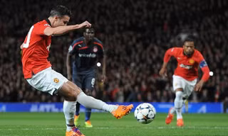 Van Persie thăng hoa, M.U ngược dòng kỳ vĩ