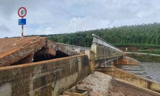 Thủ tướng yêu cầu tập trung ứng phó mưa lũ, sụt lún, sạt lở đất ở Tây Nguyên