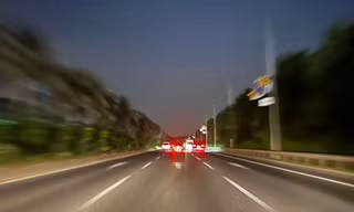 Tuyến đường Võ Nguyên Giáp nối sân bay Nội Bài chìm trong bóng tối, không một ánh đèn