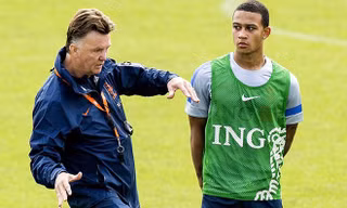 Van Gaal muốn Depay theo mình tới Old Trafford