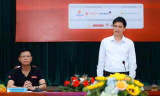Ông Ngọ Duy Hiểu, Phó Chủ tịch Tổng LĐLĐ Việt Nam phát biểu tại buổi họp báo