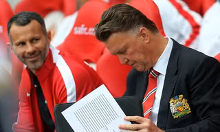 M.U chưa biết thắng, Van Gaal nói thích... Messi