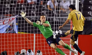 Thủ thành Akinfeev của Nga cũng cần hết sức tập trung nếu không muốn lọt lưới ở trận khai mạc