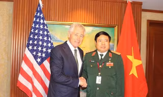 Bộ trưởng Quốc phòng Phùng Quang Thanh và người đồng cấp Mỹ Chuck Hagel (Nguồn: TTXVN)