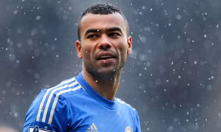 Ashley Cole đang được nhiều đại gia săn đón. 