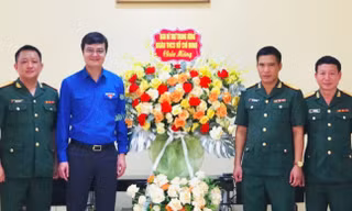 Bí thư thứ nhất Trung ương Đoàn chúc mừng 75 năm Trung đoàn 88