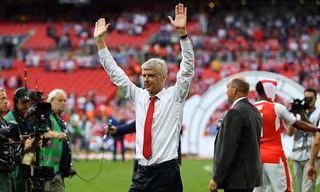 HLV Wenger từ chức, Mourinho nói gì?
