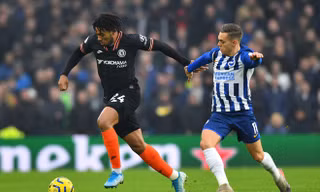 Chelsea đánh rơi chiến thắng ngày đầu năm