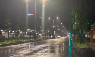 Bão số 9 áp sát, Quảng Ngãi mưa lớn, gió rít từng hồi