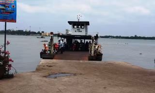 Bến đò phía thị xã Bình Minh.