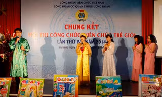 Màn chào hỏi trẻ trung, ấn tượng