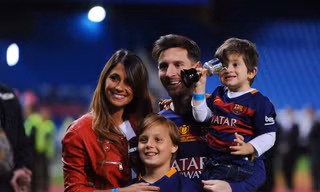 Messi quyết định cho con trai (phải) vào lớp "mẫu giáo" bóng đá.