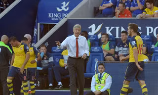 Cổ động viên Arsenal chửi rủa đòi mua tiền đạo