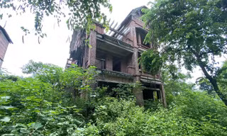 'Có khu đô thị 10 năm chỉ có 1 nhà, còn lại toàn cỏ' 