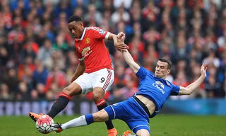 Martial xé lưới Everton, M.U áp sát top 4