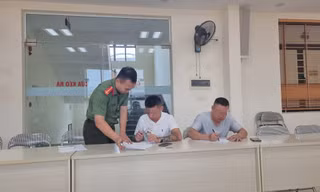 Thực hư tin 'vẽ lá cờ Tổ quốc lên tường nhà bị cán bộ phường bắt xóa'