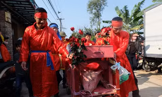Quây rào kín bảo vệ khu vực chém lợn ở Bắc Ninh