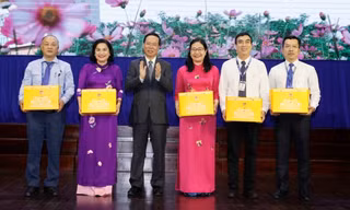 Chủ tịch nước Võ Văn Thưởng về thăm trường cũ