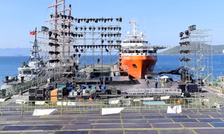 Chương trình nghệ thuật 'Mạnh giàu từ biển quê hương' tổ chức ở Quân cảng Nha Trang