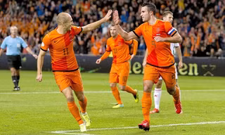 Hà Lan đăng quang với 'song sát' Robben-Van Persie?