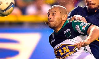 Espindola từng chơi ở giải Hạng nhất Argentina trong màu áo Racing Club.