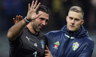 Huyền thoại Buffon thích khóc một mình