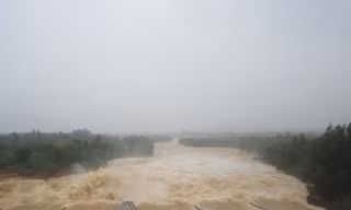 Hồ thủy lợi lớn nhất Nghệ An đã xả lũ.