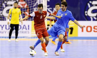 Đội tuyển futsal Việt Nam (áo đỏ) đã vượt qua Kuwait để giành quyền vào tứ kết - Ảnh: Thanh Niên