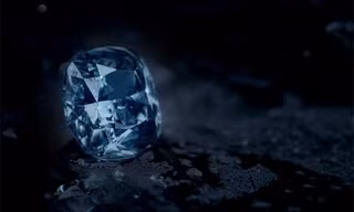 Viện Giám định đá quý Mỹ từng tuyên bố Blue Moon "không hề có tỳ vết".