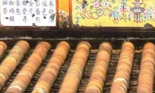 Hệ thống thơ văn trên kiến trúc cung đình Huế là loại hình di sản độc đáo, hiếm gặp trên thế giới. Ảnh: Ngọc Văn