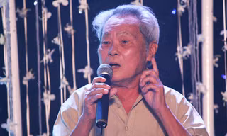 Nhà văn Nguyễn Quang Sang trong đêm nhạc tưởng nhớ cố nhạc sĩ Bảo Phúc năm 2012
