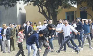 Độc đáo hội ném còn đầu xuân