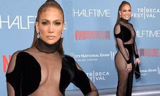 Jennifer Lopez sexy táo bạo với đầm xuyên thấu