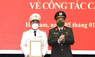 Trao quyết định của Bộ trưởng Bộ Công an về công tác tổ chức, cán bộ