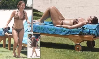Bà xã Rooney diện bikini da báo sexy tắm nắng ở Dubai sau phiên tòa xử vụ kiện phỉ báng
